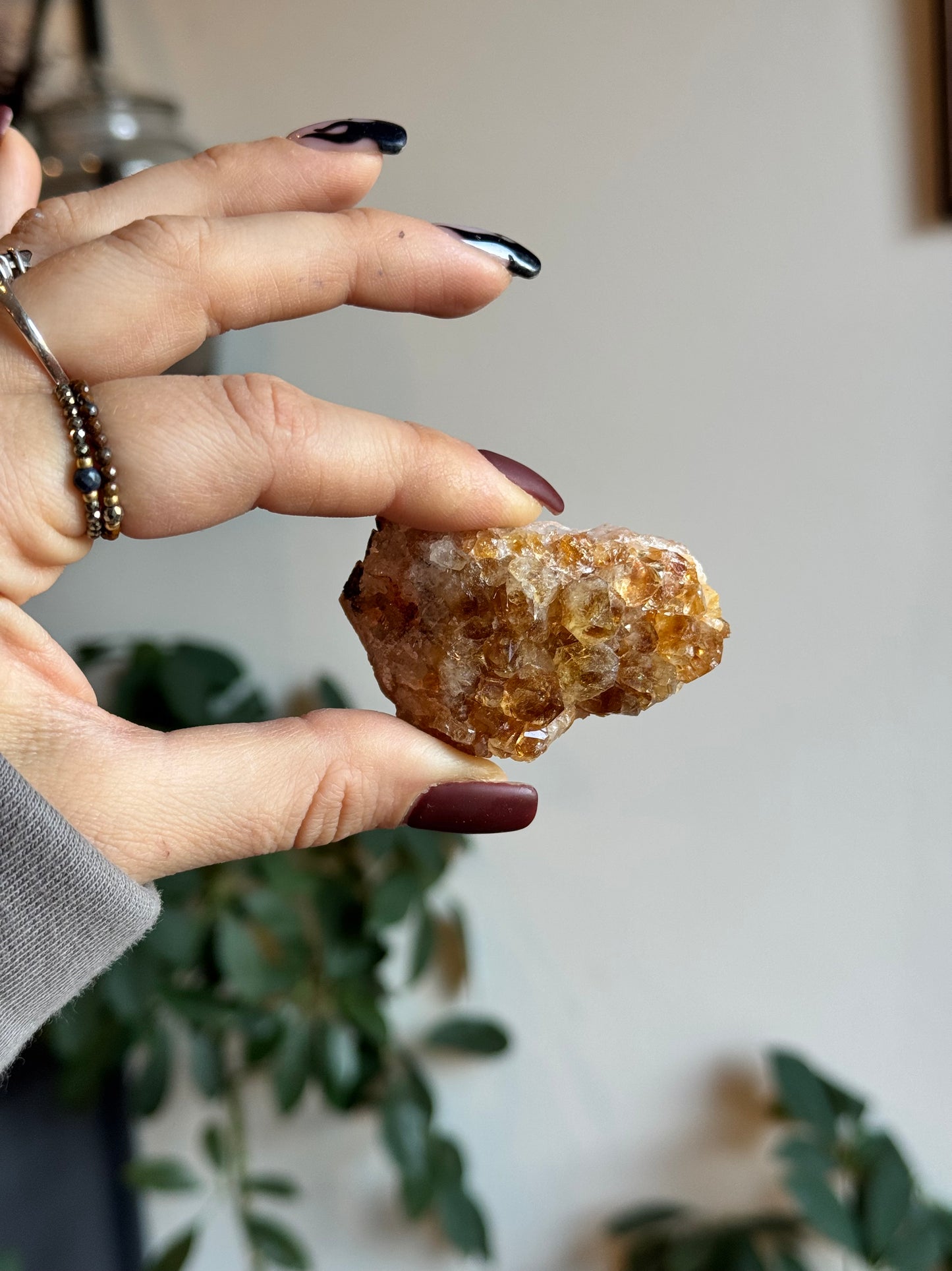 Citrīna dabīgās drūzas – Saules enerģijas un pārticības akmens