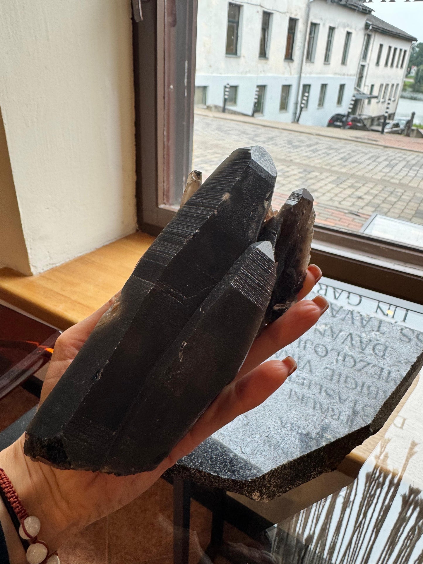 Dūmu kvarca drūza (1,045kg)