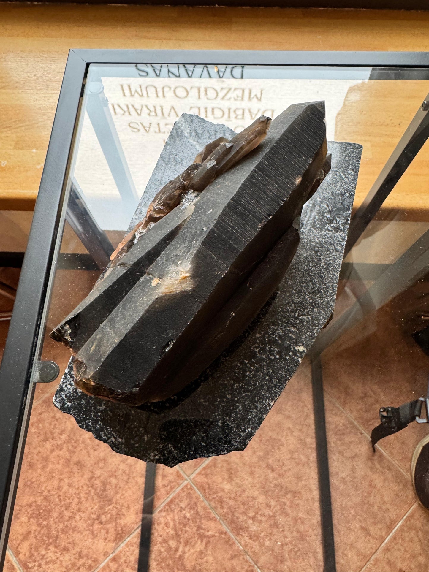 Dūmu kvarca drūza (1,045kg)