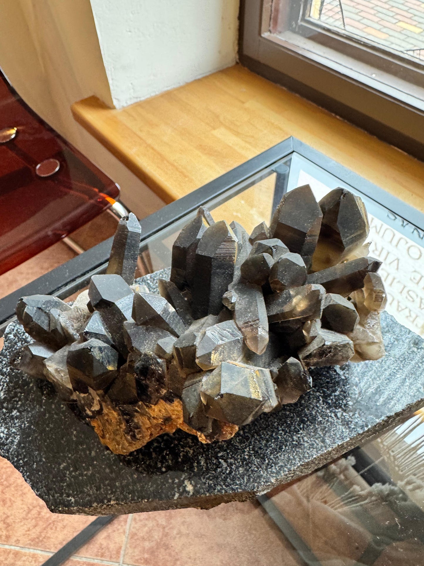 Dūmu kvarca drūza (1.467kg)