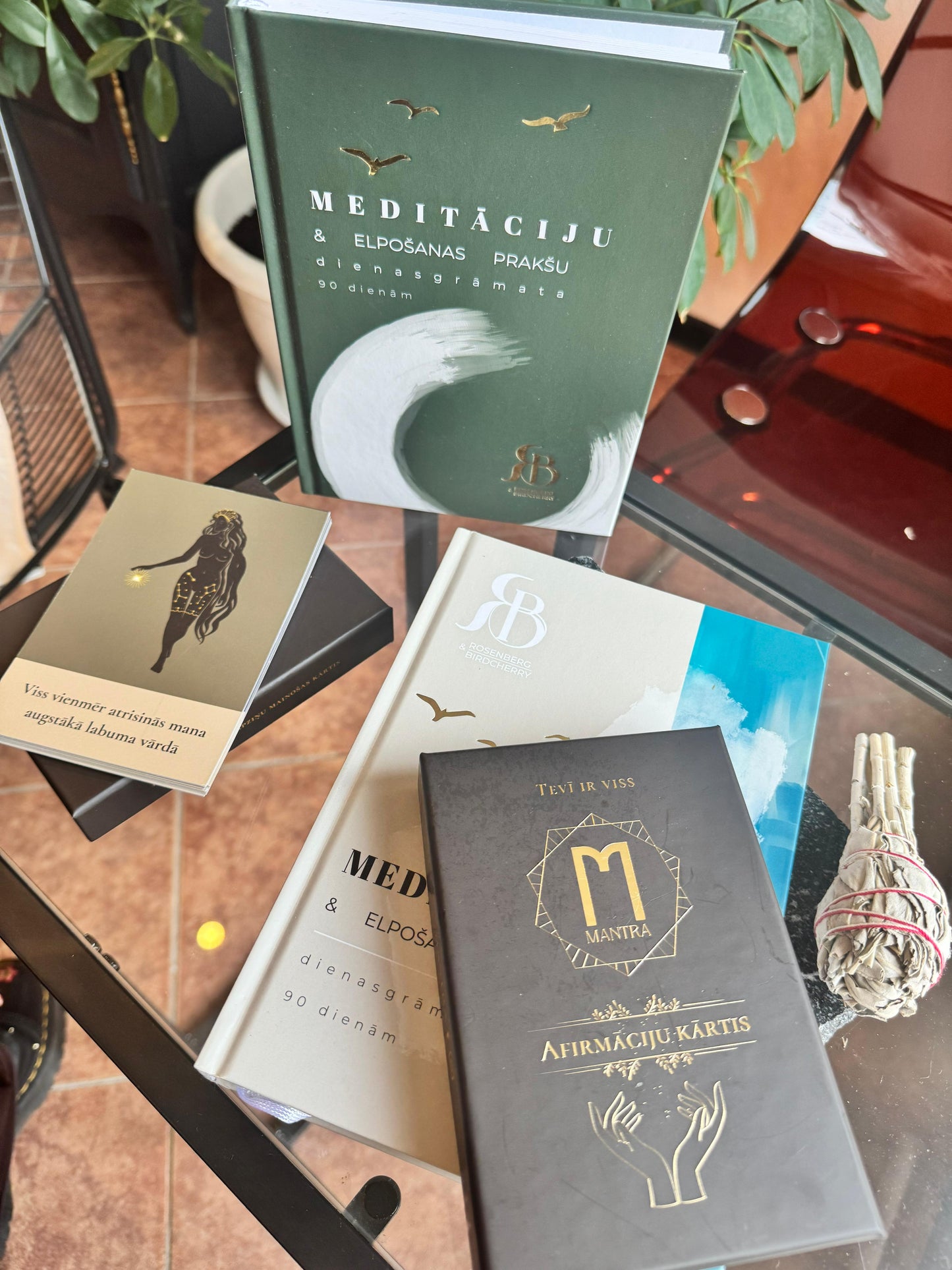 Afirmāciju kārtis un meditāciju grāmatas komplekts