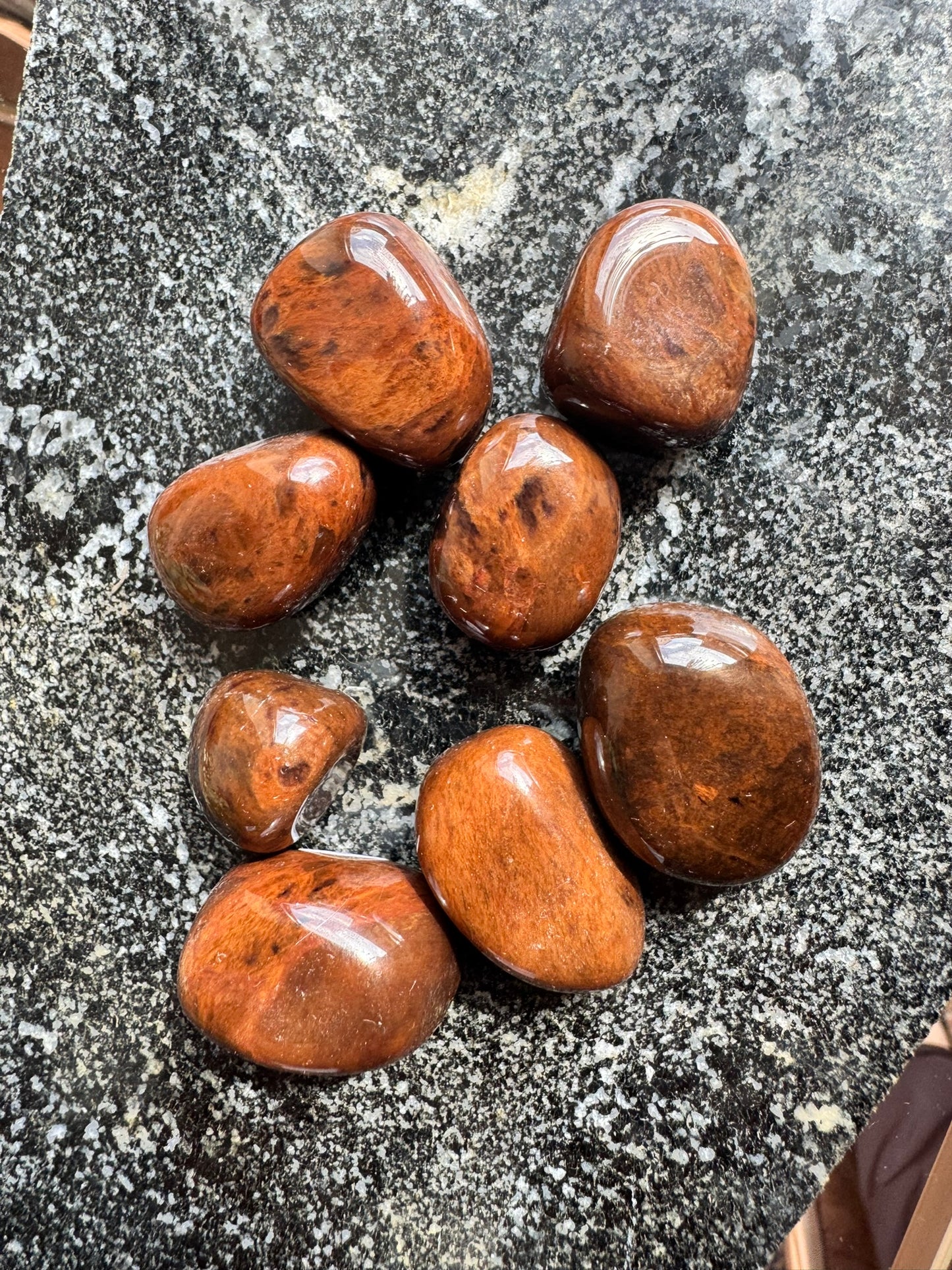 Kabatas izmēra Mahagonijas obsidiāns (2.5–3 cm)