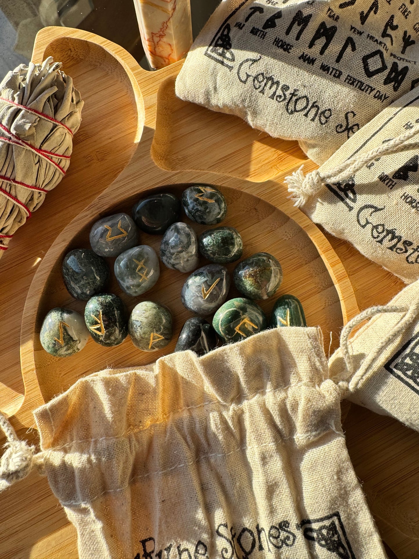 Sūnu ahāta rūnas – dabas spēks un senas gudrības savienojums