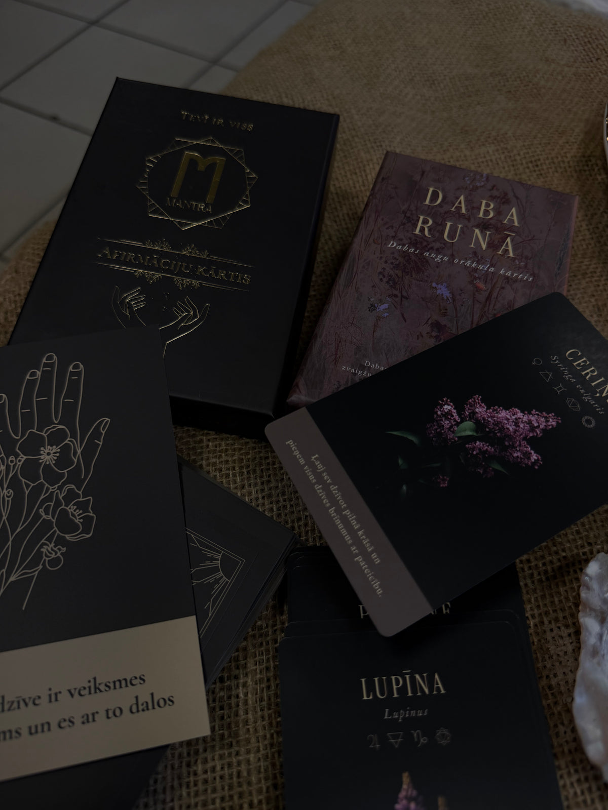 Afirmāciju un dabas orākula kāršu komplekts