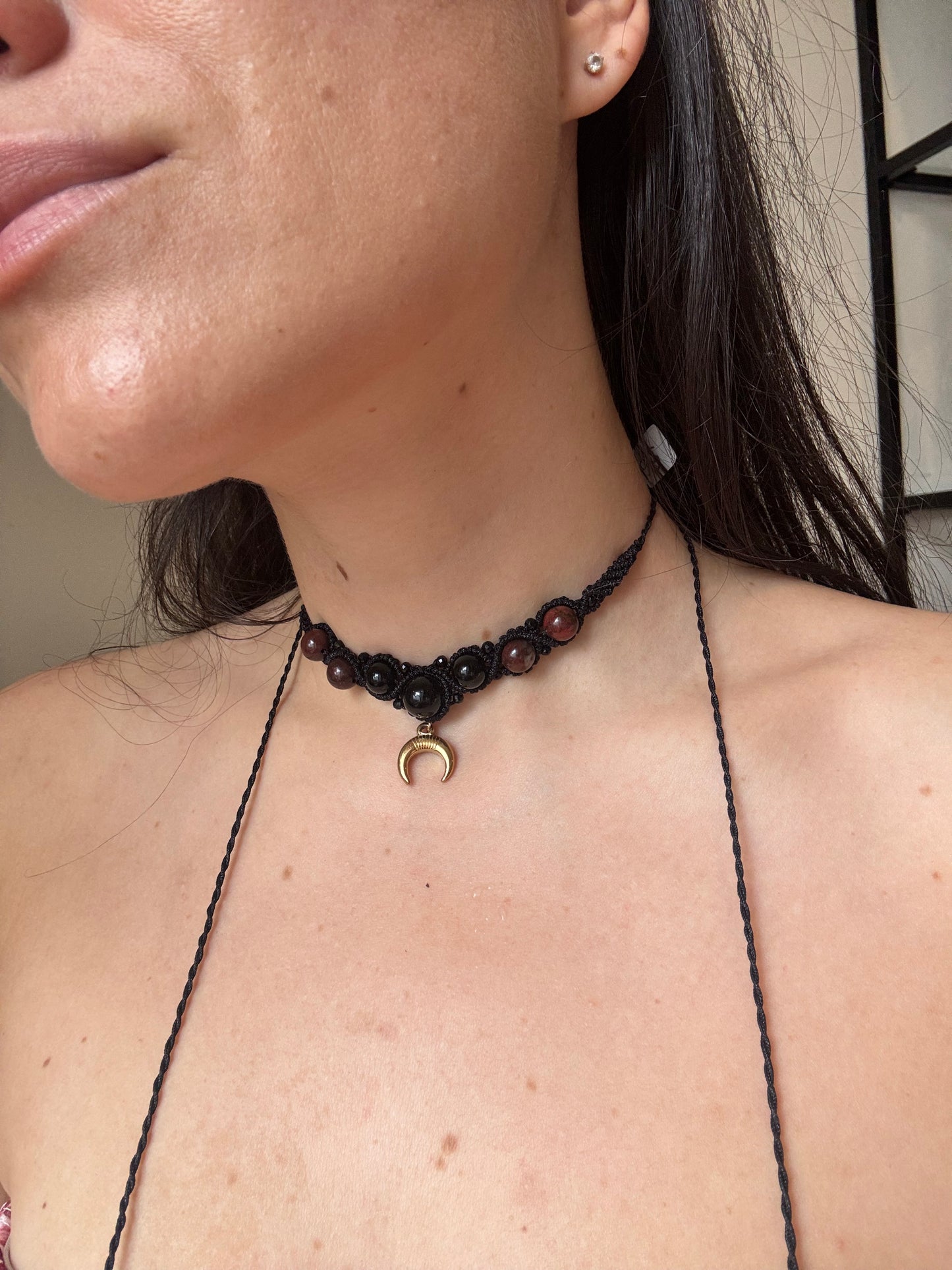 Mezglota rota ar obsidiānu, jašmu un turmalīnu.