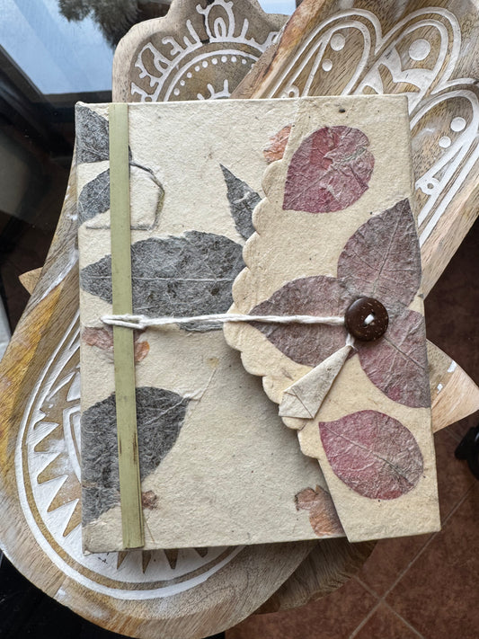 Med Lokta Bougainvillea piezīmju grāmata (15 × 12 cm)