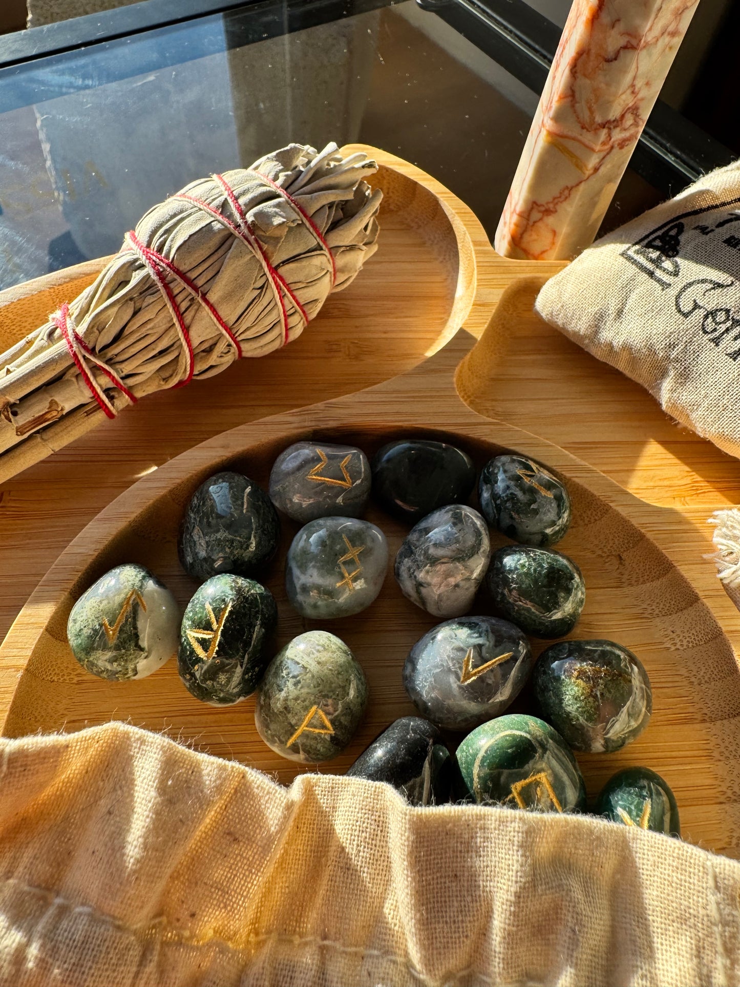 Sūnu ahāta rūnas – dabas spēks un senas gudrības savienojums