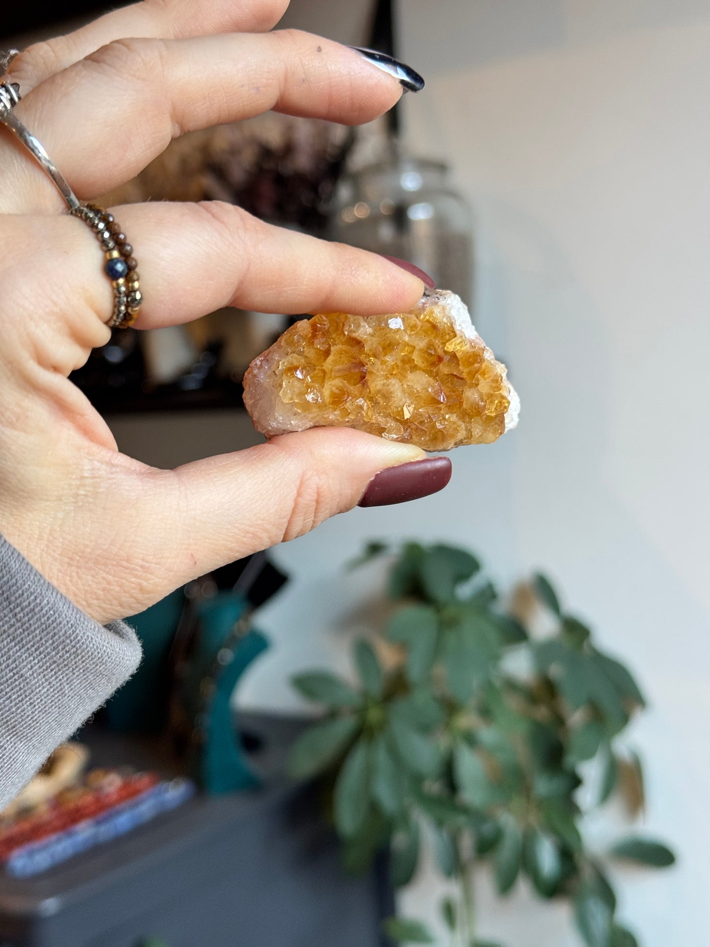 Citrīna dabīgās drūzas – Saules enerģijas un pārticības akmens