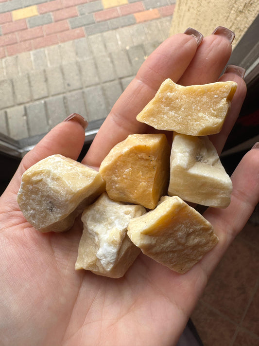 Dzeltenā avanturīna lauska (35g-45g)
