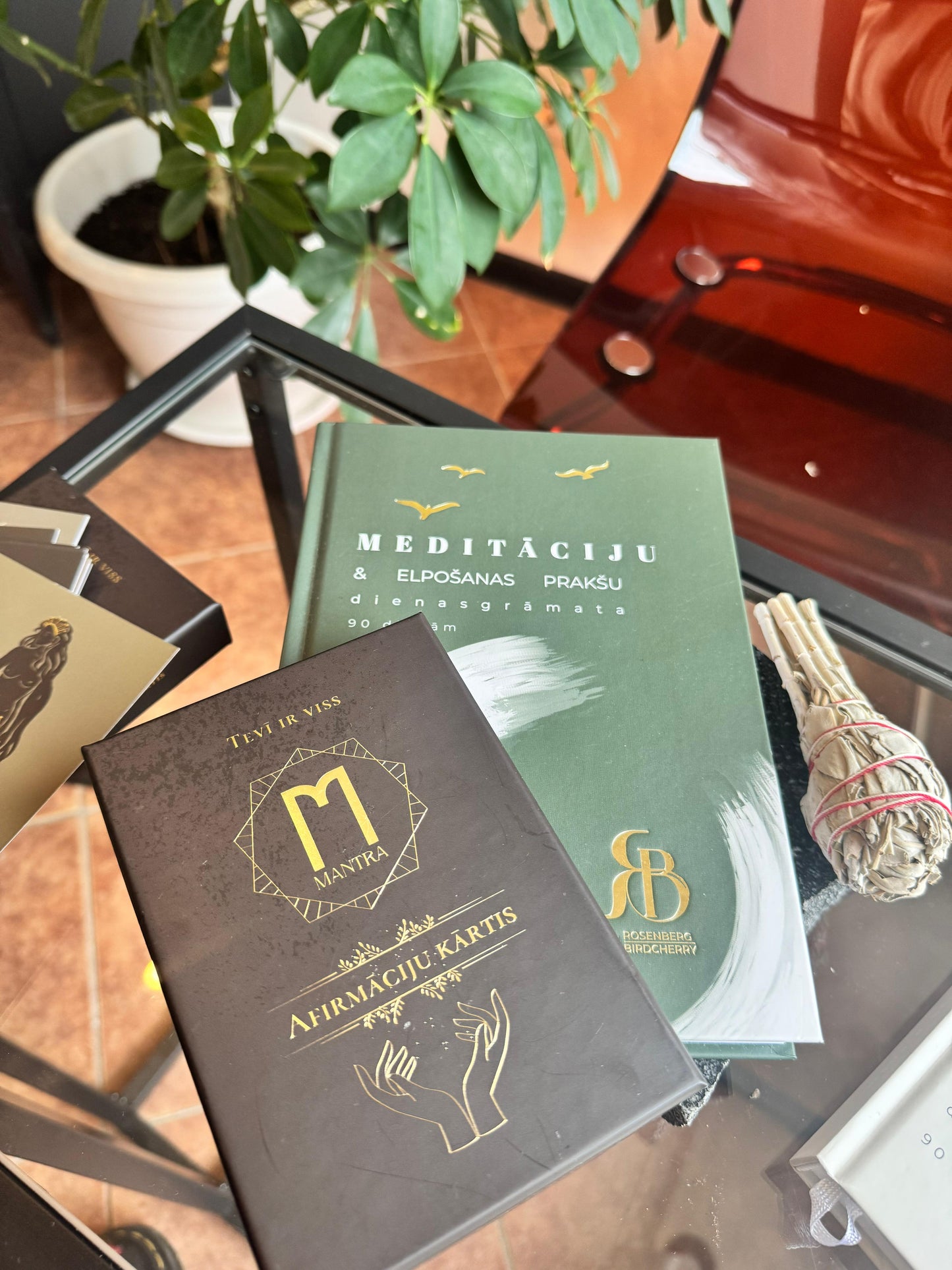 Afirmāciju kārtis un meditāciju grāmatas komplekts