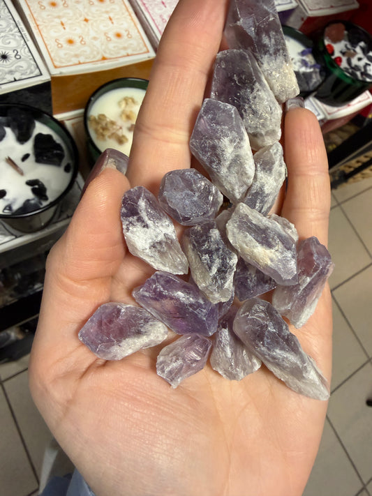 Neapstrādāta ametista lauskas